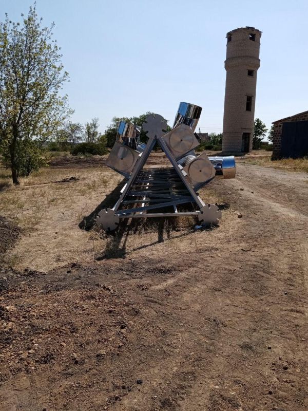 Шефы из Севастополя доставили мачту для котельной в Новониколаевку Шефы из Севастополя доставили мачту для котельной в Новониколаевку