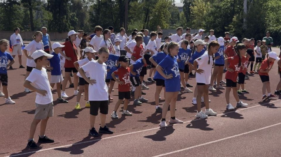 Сегодня в Мелитополе состоялся патриотический забег, посвящённый Дню Государственного флага Российской Федерации! Сегодня в Мелитополе состоялся патриотический забег, посвящённый Дню Государственного флага Российской Федерации!