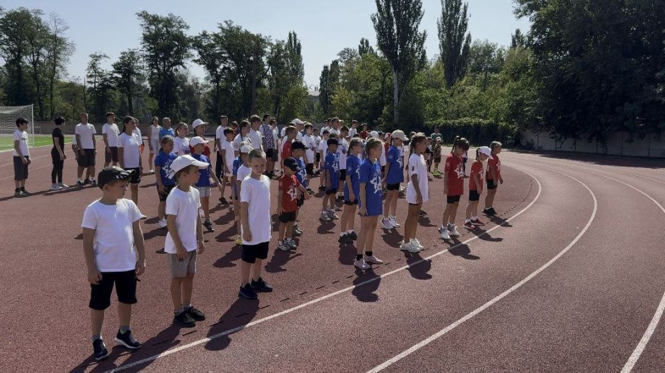 В Мелитополе прошёл патриотический забег ко Дню Государственного флага России В Мелитополе прошёл патриотический забег ко Дню Государственного флага России