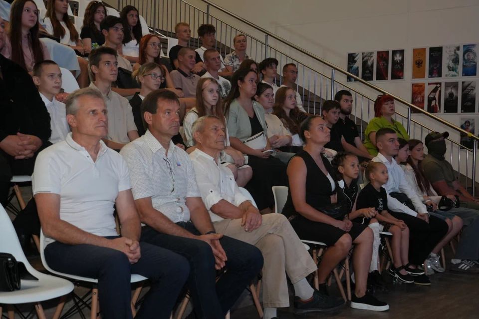 20 августа при поддержке Министерства образования и науки Запорожской области на базе мультимедийного исторического парка «Россия - Моя история» прошло торжественное открытие Всероссийского конкурса «Связующая нить» для... 20 августа при поддержке Министерства образования и науки Запорожской области на базе мультимедийного исторического парка «Россия - Моя история» прошло торжественное открытие Всероссийского конкурса «Связующая нить» для...