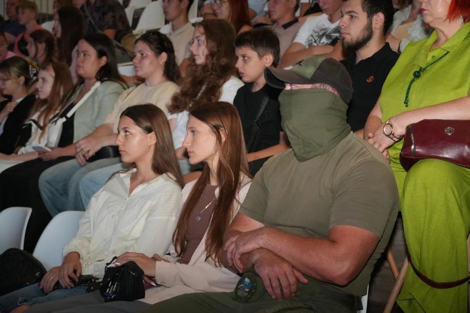 20 августа при поддержке Министерства образования и науки Запорожской области на базе мультимедийного исторического парка «Россия - Моя история» прошло торжественное открытие Всероссийского конкурса «Связующая нить» для... 20 августа при поддержке Министерства образования и науки Запорожской области на базе мультимедийного исторического парка «Россия - Моя история» прошло торжественное открытие Всероссийского конкурса «Связующая нить» для...