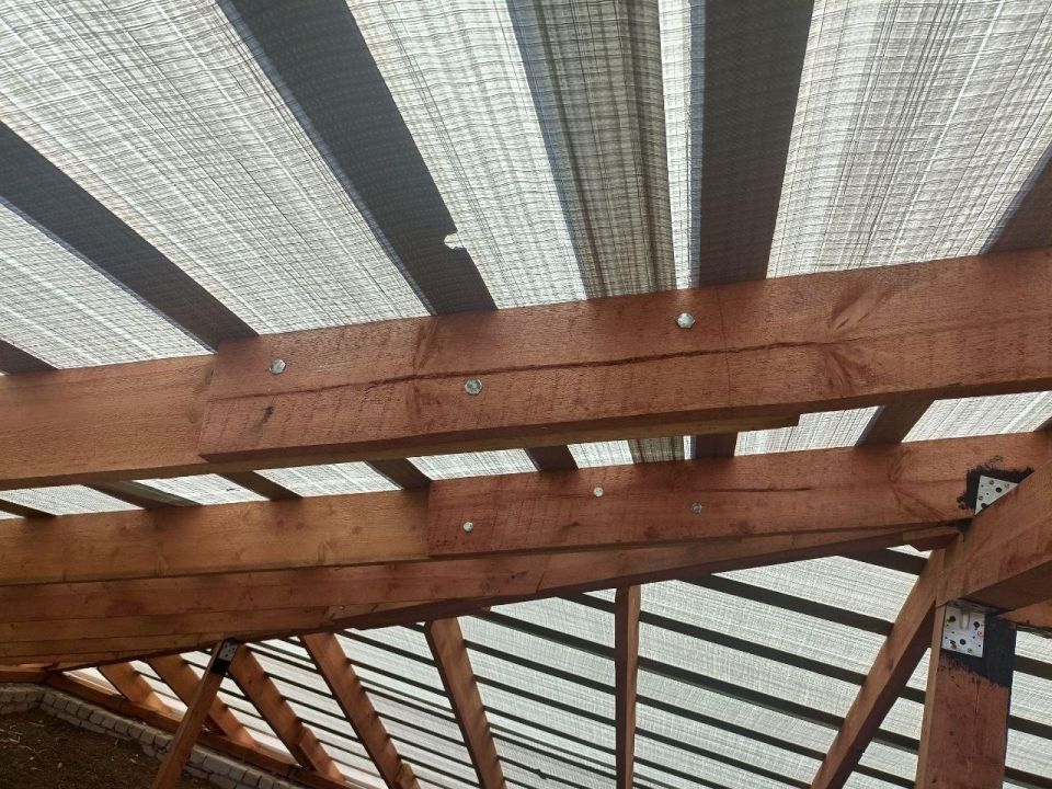 В селе Проминь продолжается монтаж кровли здания администрации В селе Проминь продолжается монтаж кровли здания администрации