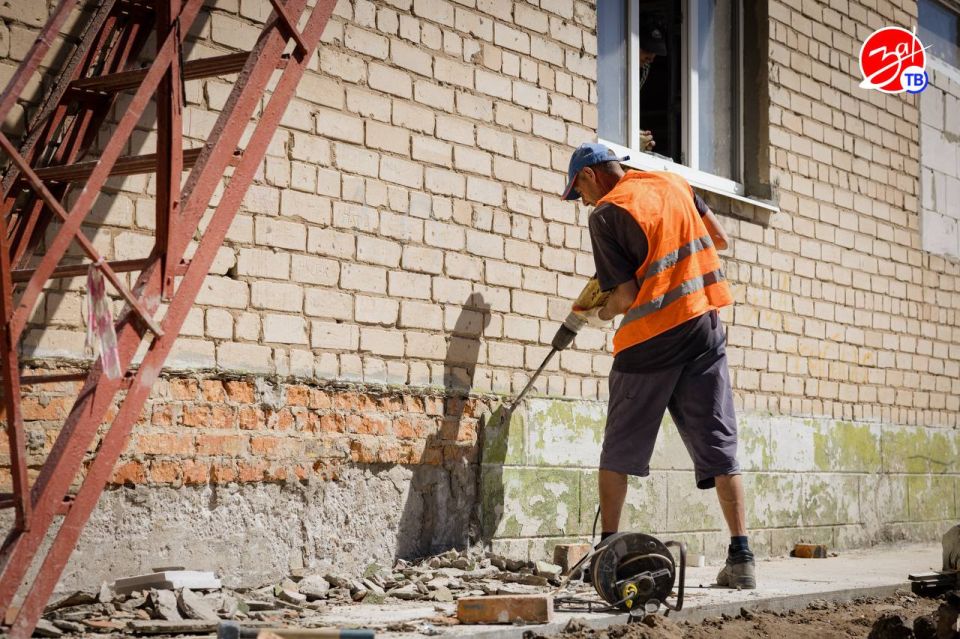 В Мелитополе продолжается капитальный ремонт школ В Мелитополе продолжается капитальный ремонт школ