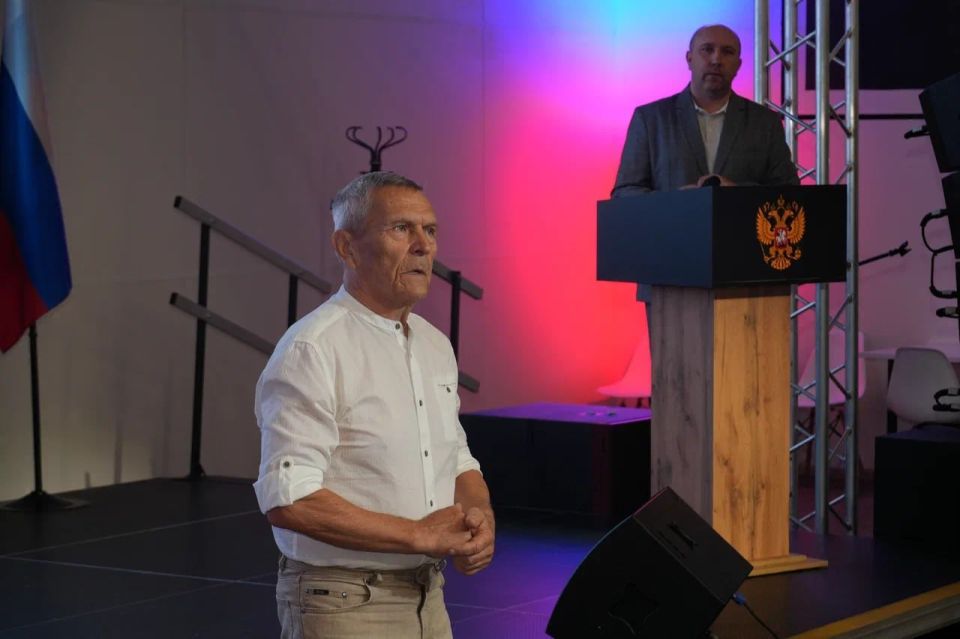 20 августа при поддержке Министерства образования и науки Запорожской области на базе мультимедийного исторического парка «Россия - Моя история» прошло торжественное открытие Всероссийского конкурса «Связующая нить» для... 20 августа при поддержке Министерства образования и науки Запорожской области на базе мультимедийного исторического парка «Россия - Моя история» прошло торжественное открытие Всероссийского конкурса «Связующая нить» для...