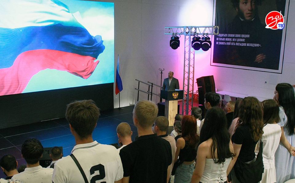 В Мелитополе стартовала патриотическая акция «Связующая нить»