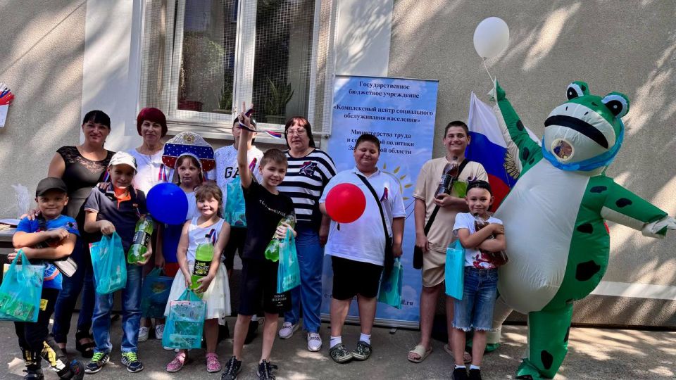 В Запорожской области отметили День Государственного флага России В Запорожской области отметили День Государственного флага России