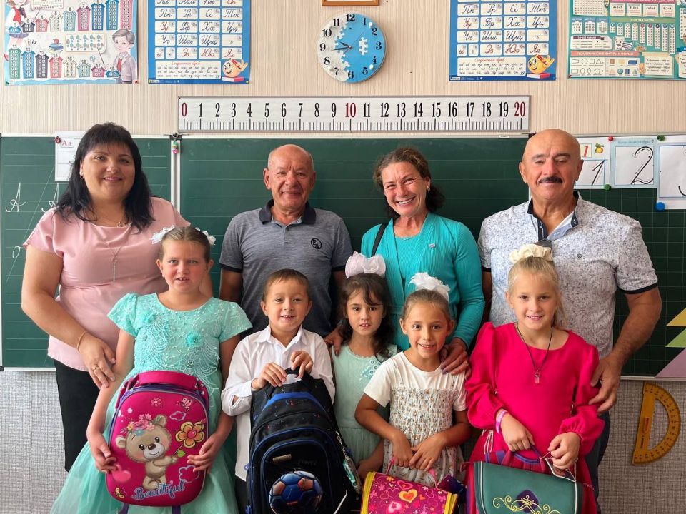 «Единая Россия» передала школьные принадлежности школьникам Мелитопольского района «Единая Россия» передала школьные принадлежности школьникам Мелитопольского района