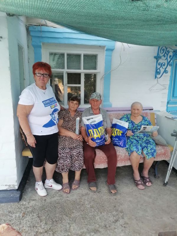 В День гуманитарной помощи активисты ЛДПР Бердянского района, Виктория Мирошниченко и Нина Цыганок, проявили чуткость и внимание к нуждам пожилых жителей В День гуманитарной помощи активисты ЛДПР Бердянского района, Виктория Мирошниченко и Нина Цыганок, проявили чуткость и внимание к нуждам пожилых жителей