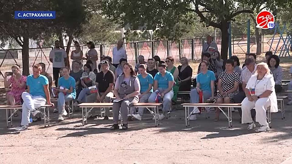 День государственного флага Российской Федерации в селе Астраханка отметили пением патриотических песен и танцами