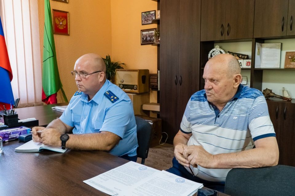 Сергей Золотарёв: Совместный прием граждан с прокурором Мелитополя прошел в Новенском сельском поселении Сергей Золотарёв: Совместный прием граждан с прокурором Мелитополя прошел в Новенском сельском поселении