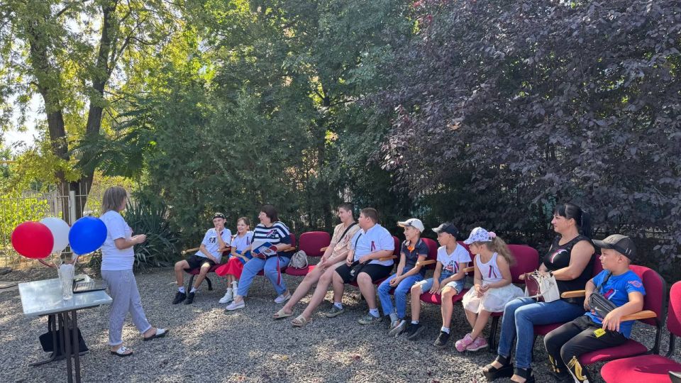 В Запорожской области отметили День Государственного флага России В Запорожской области отметили День Государственного флага России