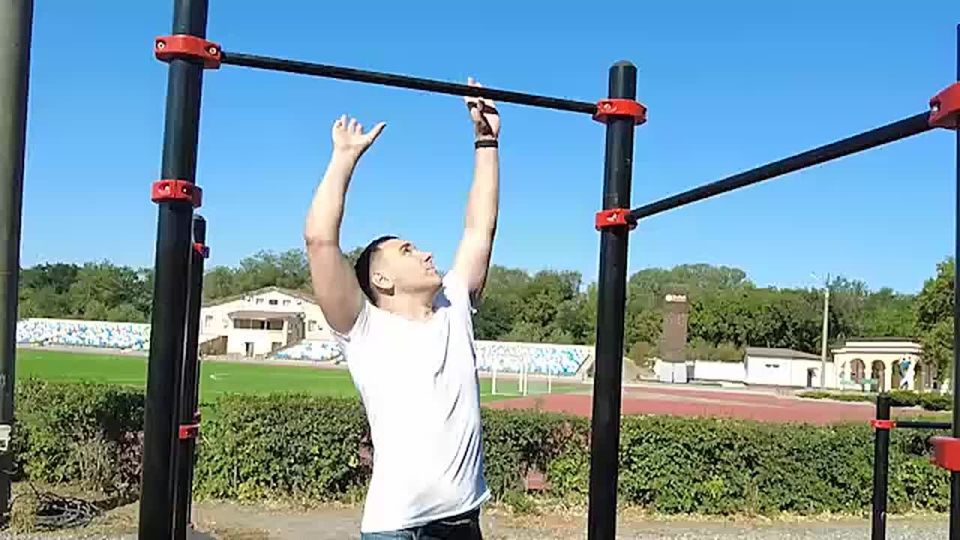 В Мелитополе День офицера отметили утренней зарядкой и мастер-классом по ГТО