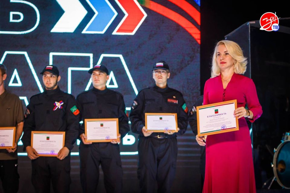 В Запорожской области состоялся праздничный концерт, посвящённый Дню государственного флага Российской Федерации В Запорожской области состоялся праздничный концерт, посвящённый Дню государственного флага Российской Федерации