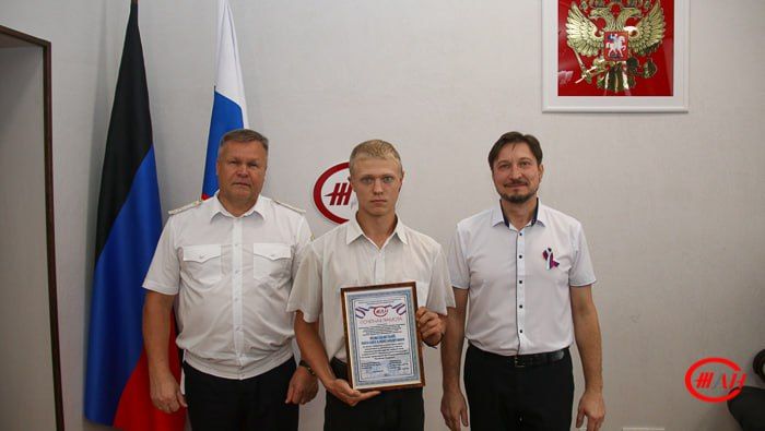 #ПодОднимФлагом. Сегодня, 22 августа, на торжестве, посвященном Дню Государственного флага Российской Федерации, генеральный директор ФГУП «ЖДН» Андрей Казаков поздравил работников Донецкого, Луганского... #ПодОднимФлагом. Сегодня, 22 августа, на торжестве, посвященном Дню Государственного флага Российской Федерации, генеральный директор ФГУП «ЖДН» Андрей Казаков поздравил работников Донецкого, Луганского...