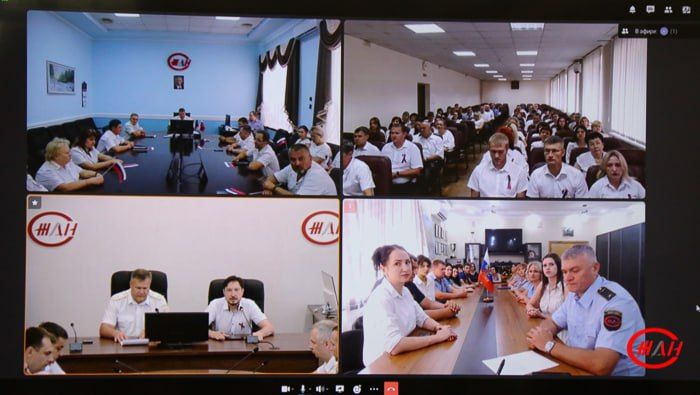 #ПодОднимФлагом. Сегодня, 22 августа, на торжестве, посвященном Дню Государственного флага Российской Федерации, генеральный директор ФГУП «ЖДН» Андрей Казаков поздравил работников Донецкого, Луганского... #ПодОднимФлагом. Сегодня, 22 августа, на торжестве, посвященном Дню Государственного флага Российской Федерации, генеральный директор ФГУП «ЖДН» Андрей Казаков поздравил работников Донецкого, Луганского...