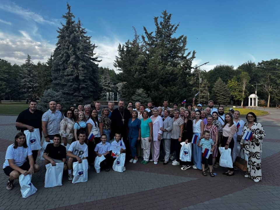 В городском парке имени Горького состоялось праздничное мероприятие, приуроченное ко Дню Государственного флага Российской Федерации В городском парке имени Горького состоялось праздничное мероприятие, приуроченное ко Дню Государственного флага Российской Федерации