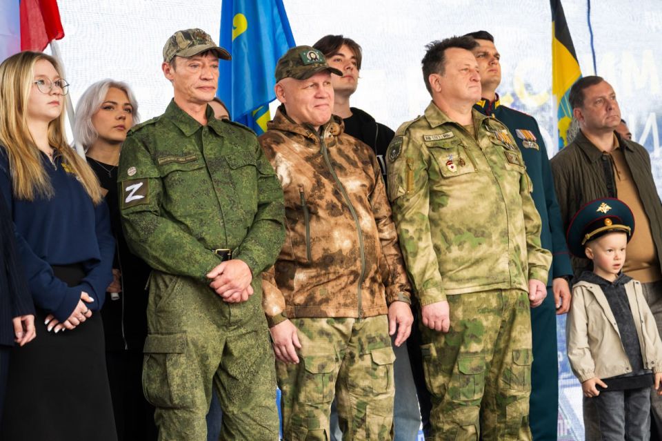 День Государственного флага РФ: Символ силы и единства! День Государственного флага РФ: Символ силы и единства!