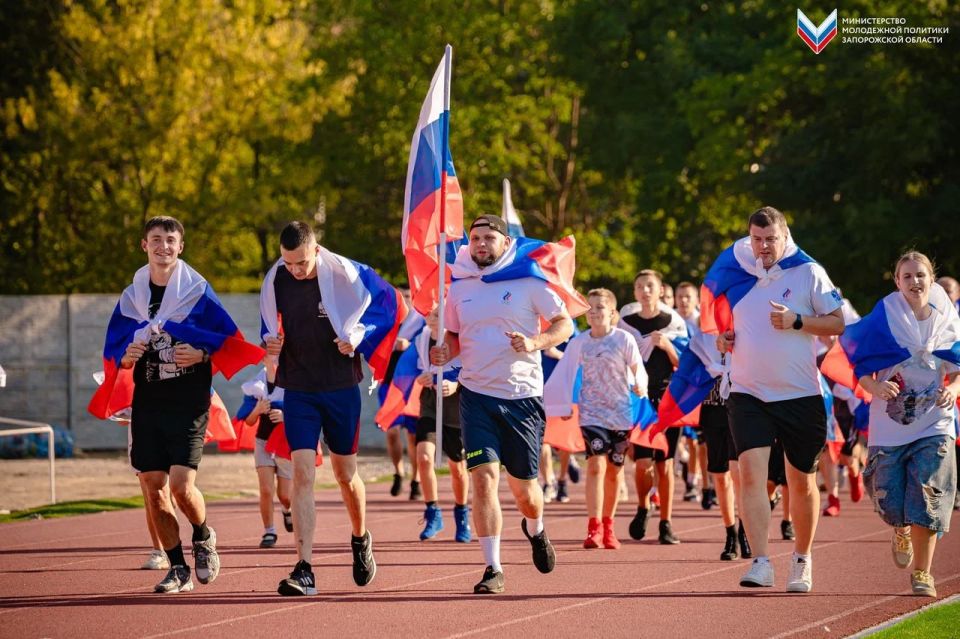 В Мелитополе состоялся патриотический забег, приуроченный ко Дню Государственного флага Российской Федерации! В Мелитополе состоялся патриотический забег, приуроченный ко Дню Государственного флага Российской Федерации!