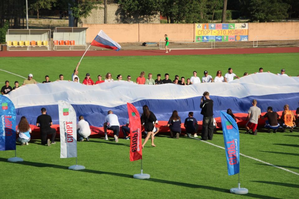 Патриотический забег ко Дню флага России состоялся на стадионе «Спартак» в Мелитополе