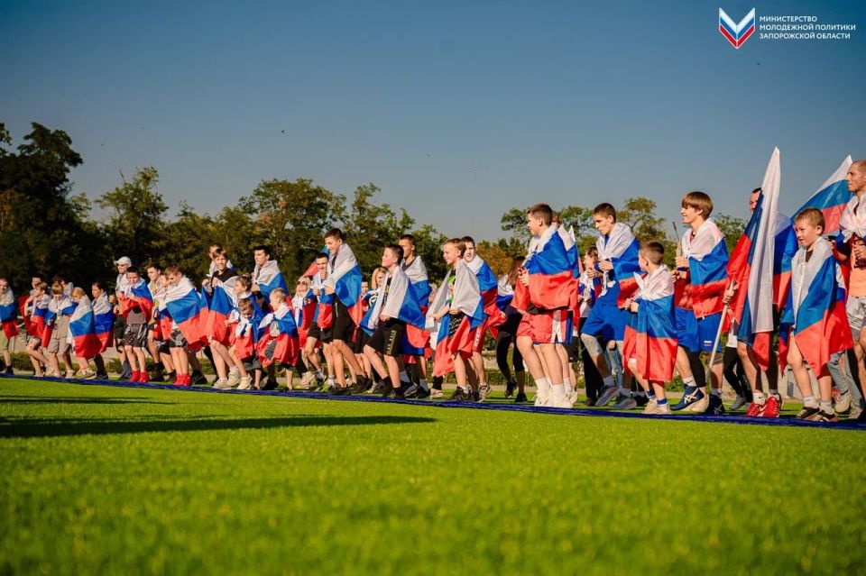 В Мелитополе состоялся патриотический забег, приуроченный ко Дню Государственного флага Российской Федерации! В Мелитополе состоялся патриотический забег, приуроченный ко Дню Государственного флага Российской Федерации!