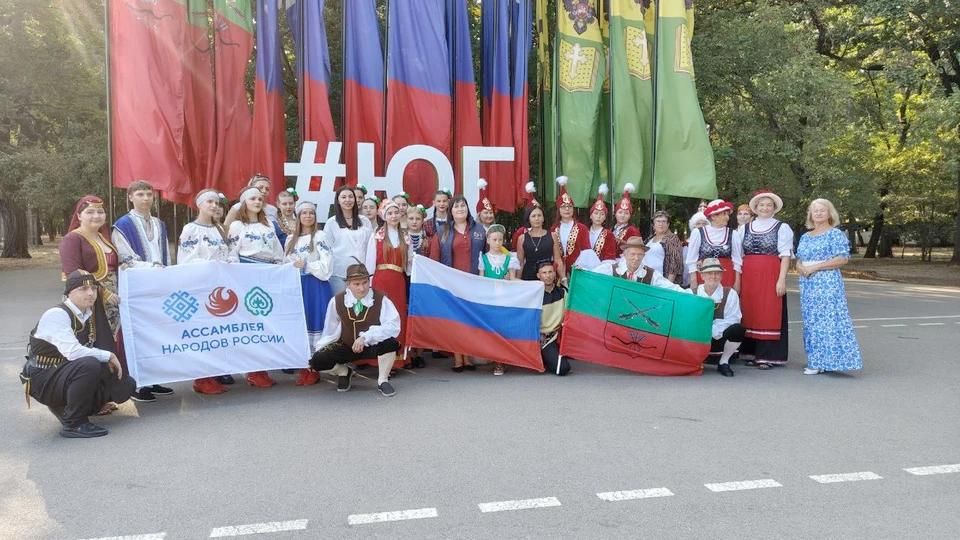 Хоровод дружбы: В Мелитополе отметили День флага РФ нацобщины