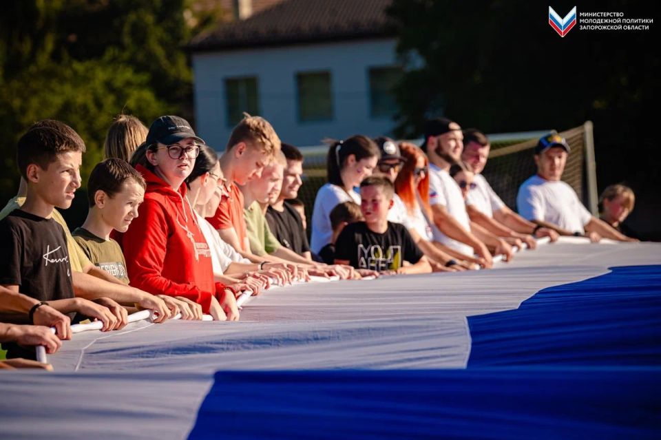 В Мелитополе состоялся патриотический забег, приуроченный ко Дню Государственного флага Российской Федерации! В Мелитополе состоялся патриотический забег, приуроченный ко Дню Государственного флага Российской Федерации!