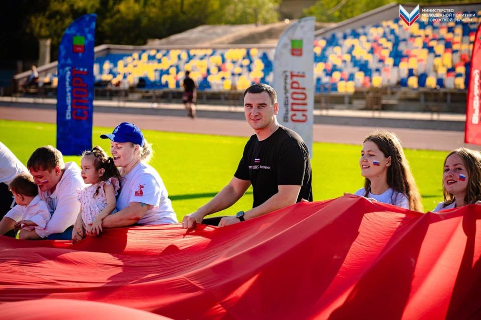 В Мелитополе состоялся патриотический забег, приуроченный ко Дню Государственного флага Российской Федерации! В Мелитополе состоялся патриотический забег, приуроченный ко Дню Государственного флага Российской Федерации!