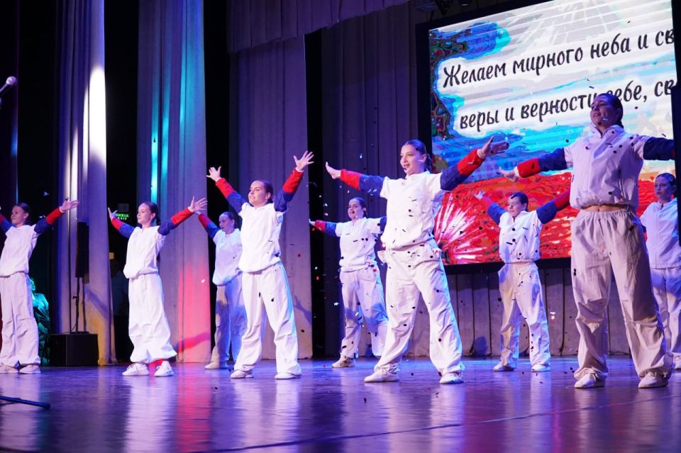 Во Дворце культуры железнодорожников состоялся торжественный концерт, посвящённый Дню Государственного флага Российской Федерации Во Дворце культуры железнодорожников состоялся торжественный концерт, посвящённый Дню Государственного флага Российской Федерации