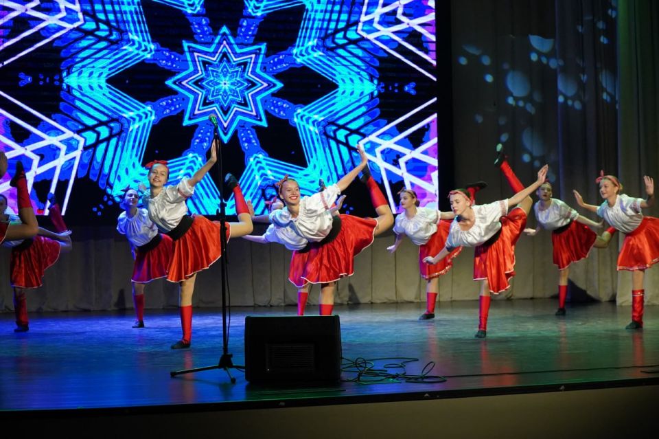 Во Дворце культуры железнодорожников состоялся торжественный концерт, посвящённый Дню Государственного флага Российской Федерации Во Дворце культуры железнодорожников состоялся торжественный концерт, посвящённый Дню Государственного флага Российской Федерации