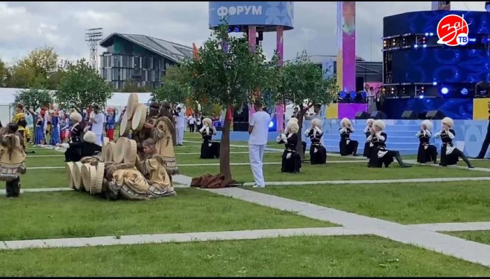 Делегация из Запорожской области принимает участие в IV Международном детском культурном форуме в Москве Делегация из Запорожской области принимает участие в IV Международном детском культурном форуме в Москве