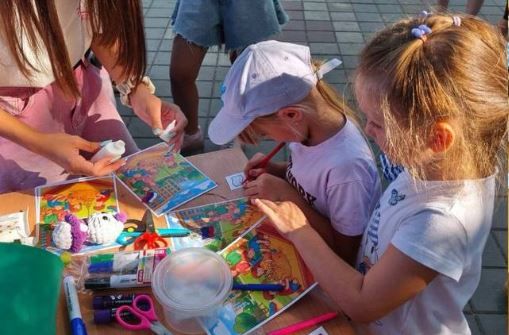 В Запорожье отметили День российского флага