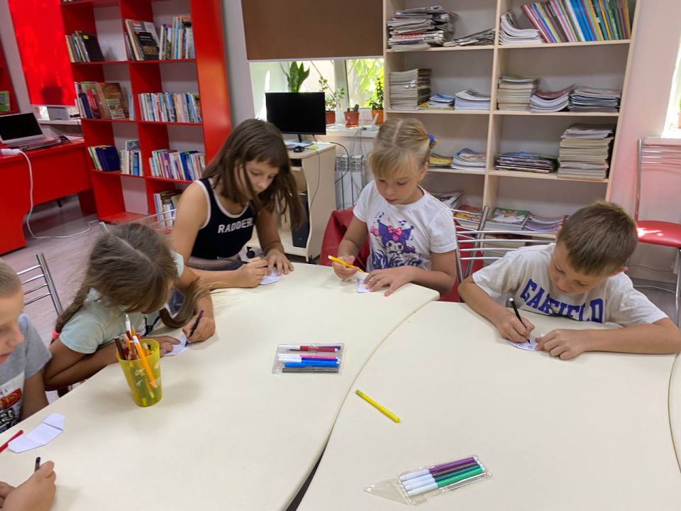 В Центральной детской библиотеке им. Гайдара прошла творческая лаборатория «Волшебный сундук»: «Мы в ответе за тех, кого приручили», ко Всемирному дню бездомных животных В Центральной детской библиотеке им. Гайдара прошла творческая лаборатория «Волшебный сундук»: «Мы в ответе за тех, кого приручили», ко Всемирному дню бездомных животных