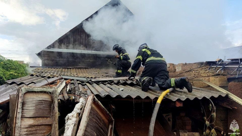 Частный дом и гараж горели в Мелитополе