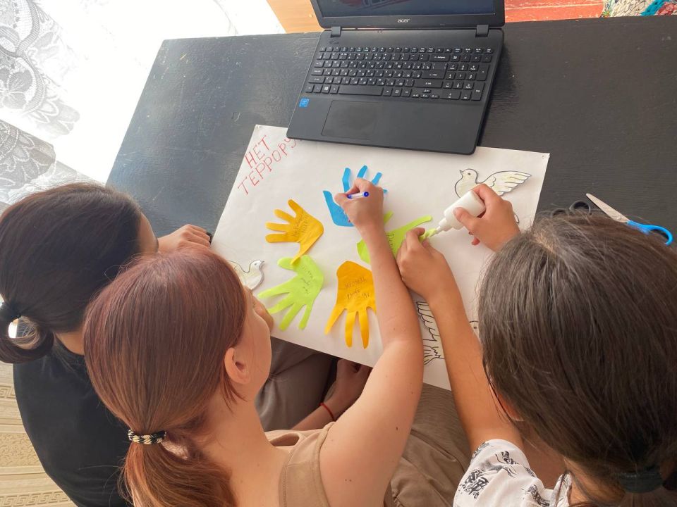 Мы - против террора. В Доме культуры села Новониколаевка состоялась тематическая беседа, посвящённая борьбе с терроризмом Мы - против террора. В Доме культуры села Новониколаевка состоялась тематическая беседа, посвящённая борьбе с терроризмом