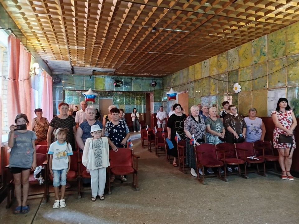 В Шелюговском Сельском Доме Культуры также состоялся яркий и запоминающийся праздничный концерт ко Дню Флага Российской Федерации «Наш флаг — наша гордость» В Шелюговском Сельском Доме Культуры также состоялся яркий и запоминающийся праздничный концерт ко Дню Флага Российской Федерации «Наш флаг — наша гордость»