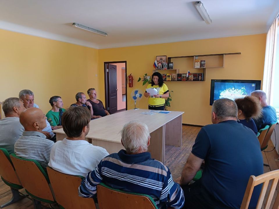 Мы говорим террору – НЕТ!. 25 августа 2025 года в Константиновском ДК совместно с библиотекой прошёл информационный час в рамках профилактики экстремизма и терроризма Для сотрудников и родителей участников творческих... Мы говорим террору – НЕТ!. 25 августа 2025 года в Константиновском ДК совместно с библиотекой прошёл информационный час в рамках профилактики экстремизма и терроризма Для сотрудников и родителей участников творческих...