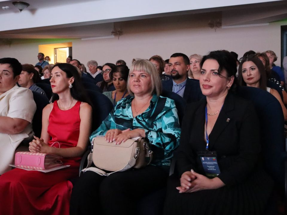 Заместитель Председателя Законодательного Собрания Запорожской области Михаил Попов принял участие в августовском педагогическом совещании Заместитель Председателя Законодательного Собрания Запорожской области Михаил Попов принял участие в августовском педагогическом совещании