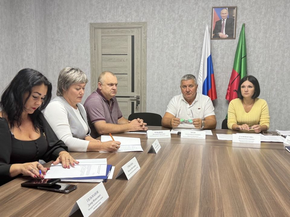 Прошло очередное заседание Мелитопольского окружного совета депутатов первого созыва Прошло очередное заседание Мелитопольского окружного совета депутатов первого созыва