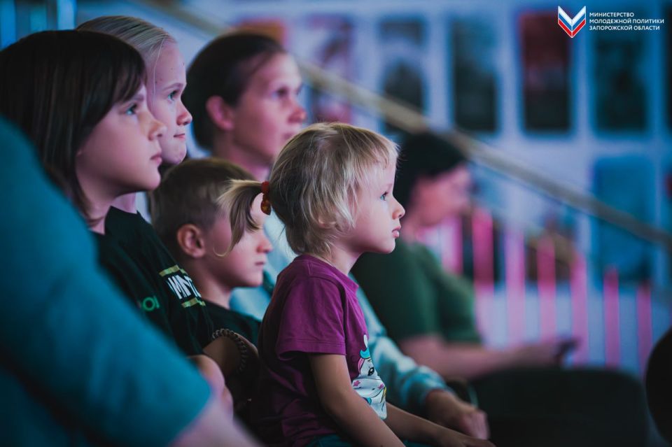 Молодёжь приняла участие в просмотре фильма «Нахимовец» Молодёжь приняла участие в просмотре фильма «Нахимовец»