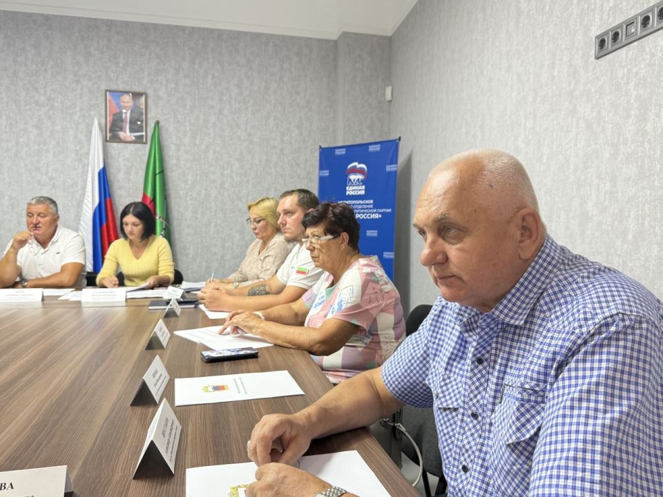 Прошло очередное заседание Мелитопольского окружного совета депутатов первого созыва Прошло очередное заседание Мелитопольского окружного совета депутатов первого созыва