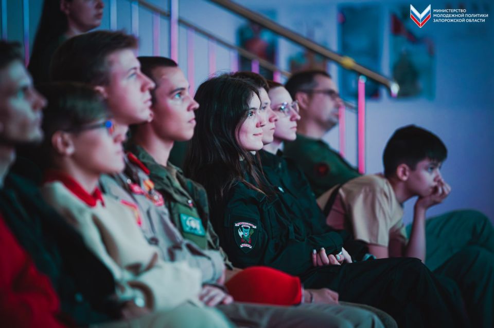 Молодёжь приняла участие в просмотре фильма «Нахимовец» Молодёжь приняла участие в просмотре фильма «Нахимовец»