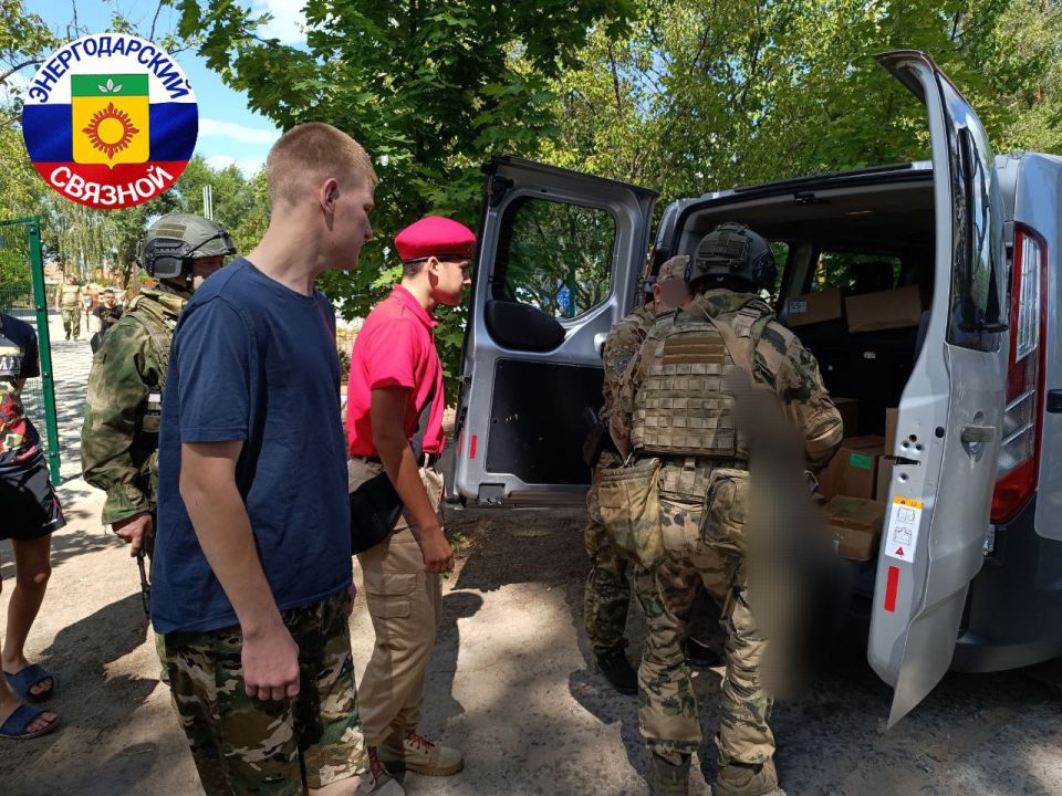 Сердце к сердцу. "Когда малыш берет тебя за руку, вернее, за палец, смотрит снизу вверх и спрашивает: "Вы к нам приехали?", хочется возвращаться сюда снова и снова Сердце к сердцу. "Когда малыш берет тебя за руку, вернее, за палец, смотрит снизу вверх и спрашивает: "Вы к нам приехали?", хочется возвращаться сюда снова и снова