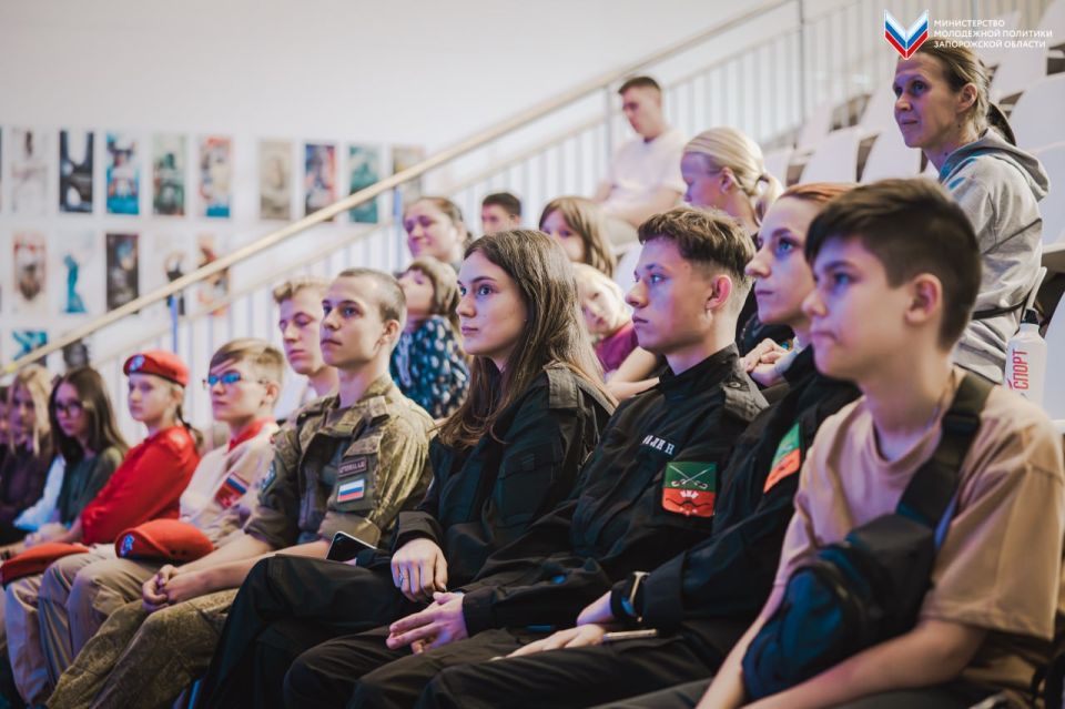 Молодёжь приняла участие в просмотре фильма «Нахимовец» Молодёжь приняла участие в просмотре фильма «Нахимовец»