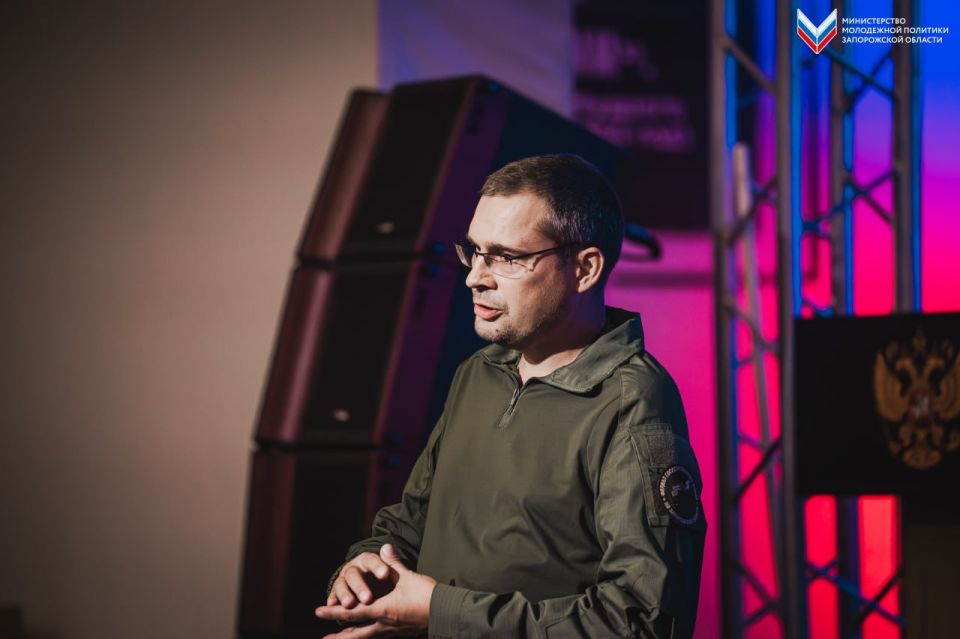 Молодёжь приняла участие в просмотре фильма «Нахимовец» Молодёжь приняла участие в просмотре фильма «Нахимовец»