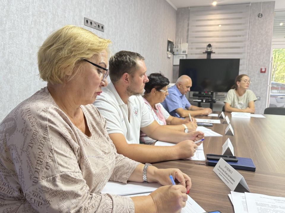 Прошло очередное заседание Мелитопольского окружного совета депутатов первого созыва Прошло очередное заседание Мелитопольского окружного совета депутатов первого созыва