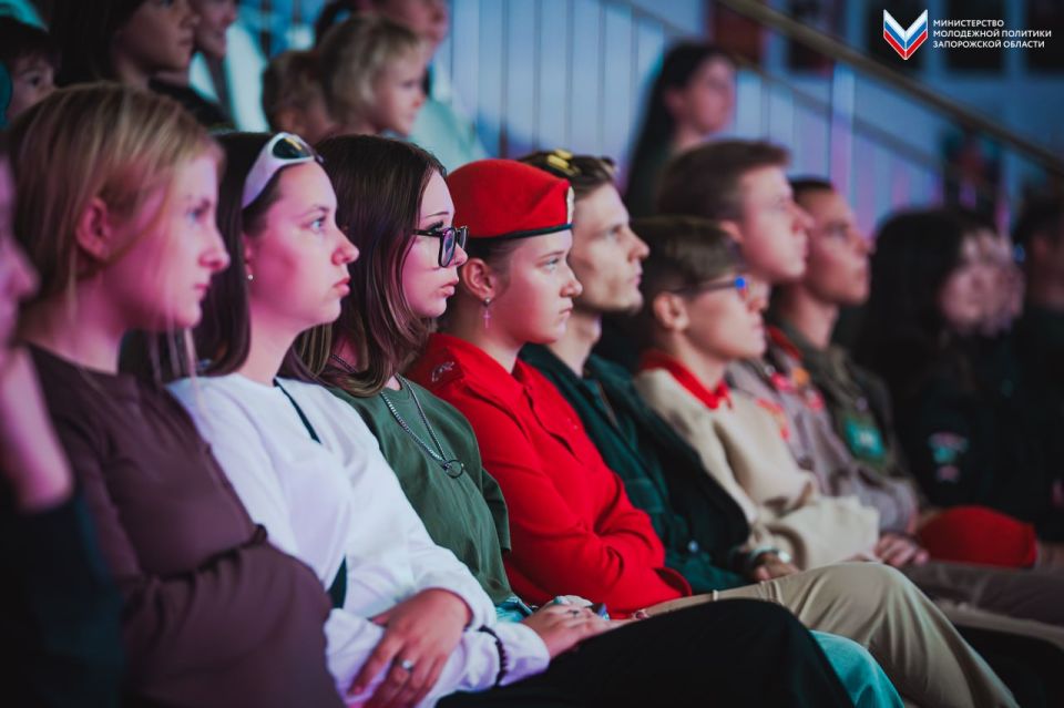 Молодёжь приняла участие в просмотре фильма «Нахимовец» Молодёжь приняла участие в просмотре фильма «Нахимовец»