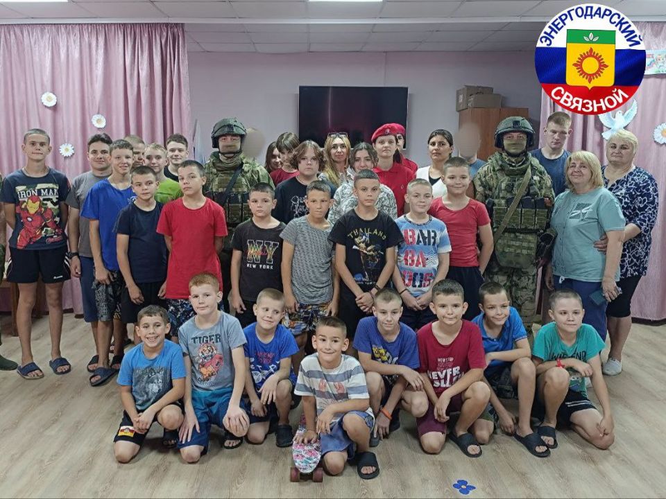 Сердце к сердцу. "Когда малыш берет тебя за руку, вернее, за палец, смотрит снизу вверх и спрашивает: "Вы к нам приехали?", хочется возвращаться сюда снова и снова