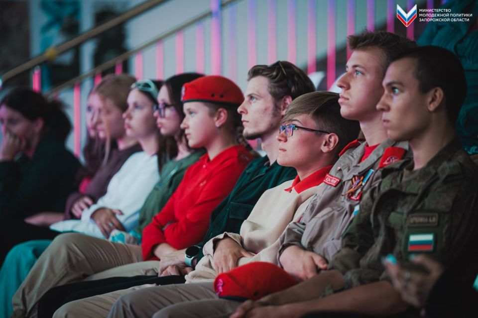 Молодёжь приняла участие в просмотре фильма «Нахимовец» Молодёжь приняла участие в просмотре фильма «Нахимовец»