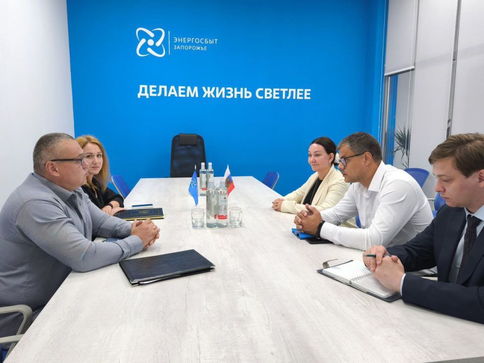 Сегодня в Мелитополе состоялось знаковое событие — подписан договор о сотрудничестве между "Русским Географическим Обществом" Запорожской области и компанией ООО "Энергосбыт Запорожье" Сегодня в Мелитополе состоялось знаковое событие — подписан договор о сотрудничестве между "Русским Географическим Обществом" Запорожской области и компанией ООО "Энергосбыт Запорожье"