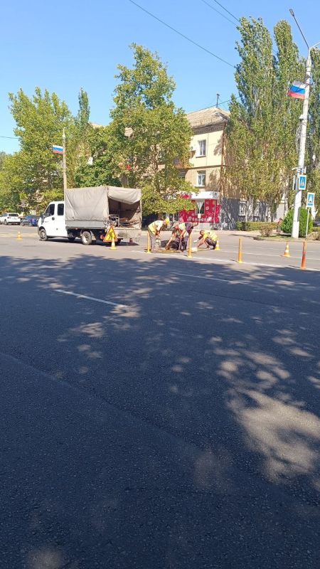 В Мелитополе на месте, где произошло ДТП с 15-летней девочкой, монтируют «лежачего полицейского»